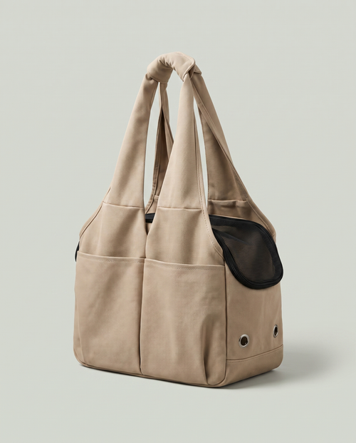 Le Sac de Transport beige en toile Oxford, vu de trois quarts sur fond vert lichen